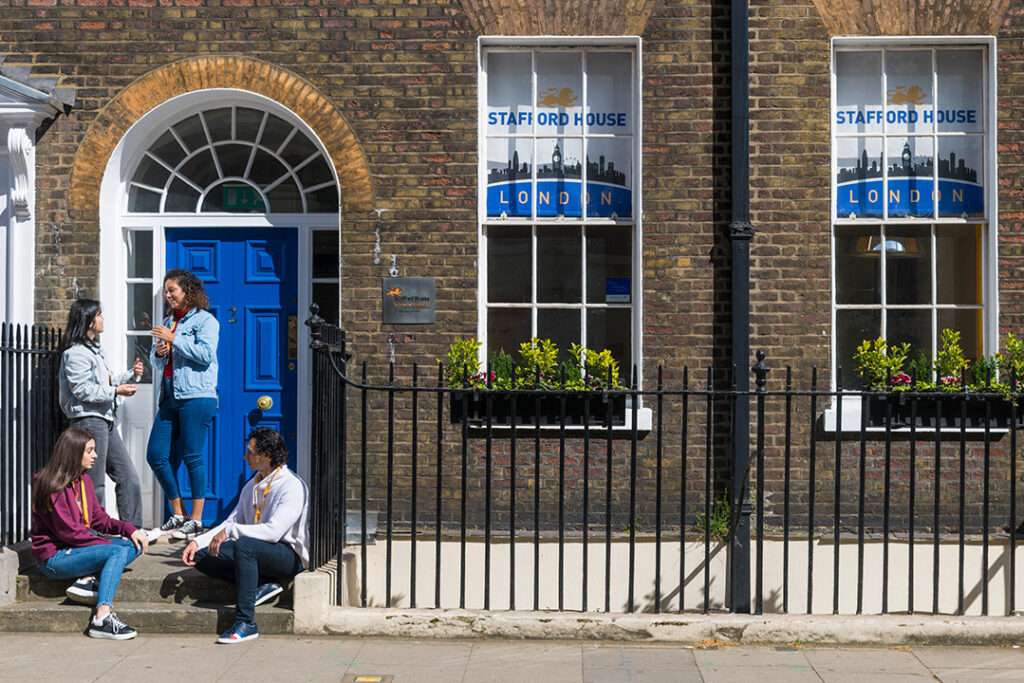 โรงเรียนภาษา Stafford House International London_สมัครเรียนกับ gouni ฟรี