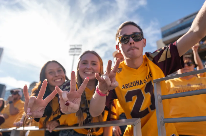 มหาวิทยาลัยสำหรับ ป.โท ในสหรัฐอเมริกาจะมีกิจกรรมกีฬาและคลับต่างๆ มากมาย